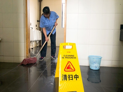 黄色温馨提示牌_副本