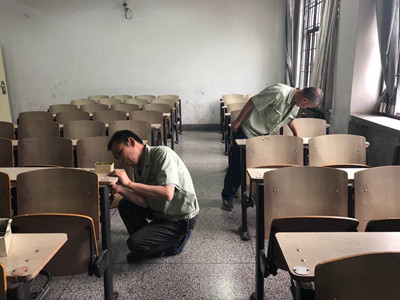 配合维修组维修灯管 (3)_副本 配合维修组维修灯管 (3)_副本